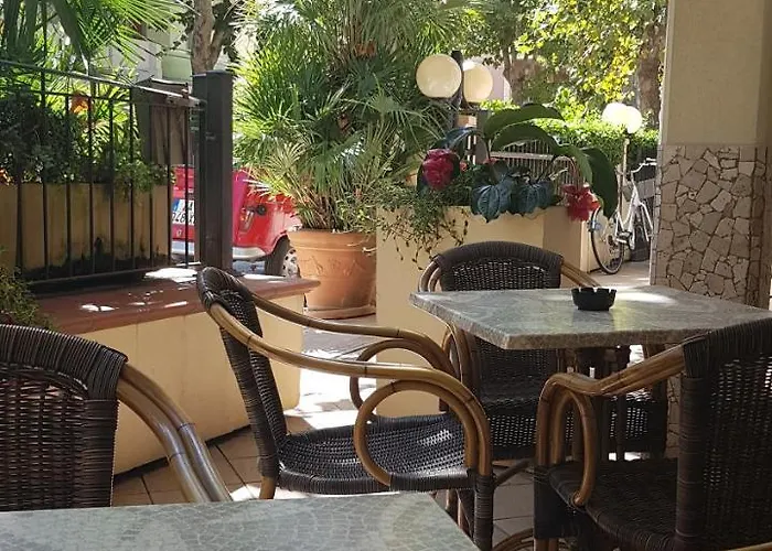 De La Hotel 3*