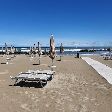 De La Hotel 3*