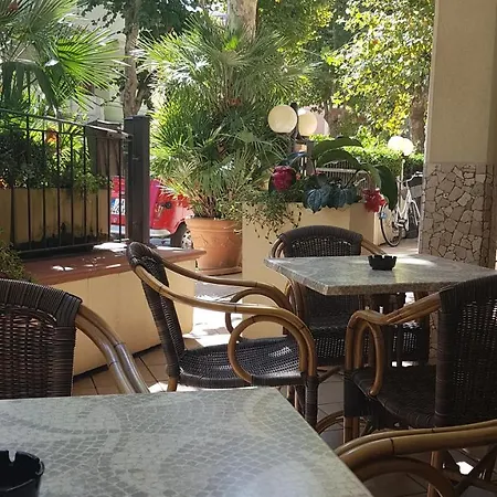 De La Hotel 3*