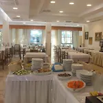 Отель De La 3*