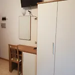 Отель De La 3*
