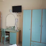 Отель De La 3*