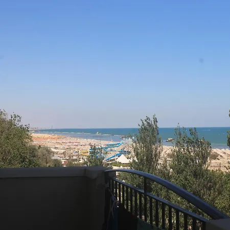 Отель De La 3*